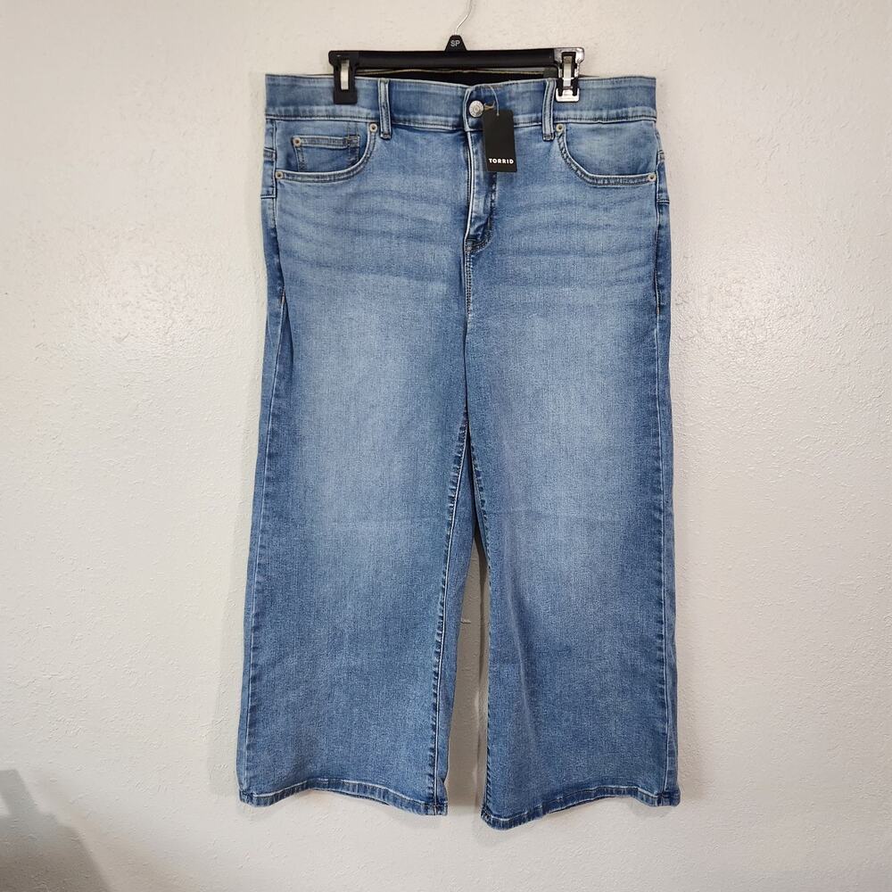 NWT Torrid Womens 16 Wide Leg Crop Jeans Light Wash High Rise Plus Size Denim